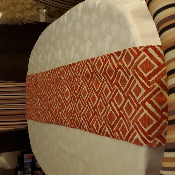 NWOT Autumn Table Runner - Picture 4 of 4